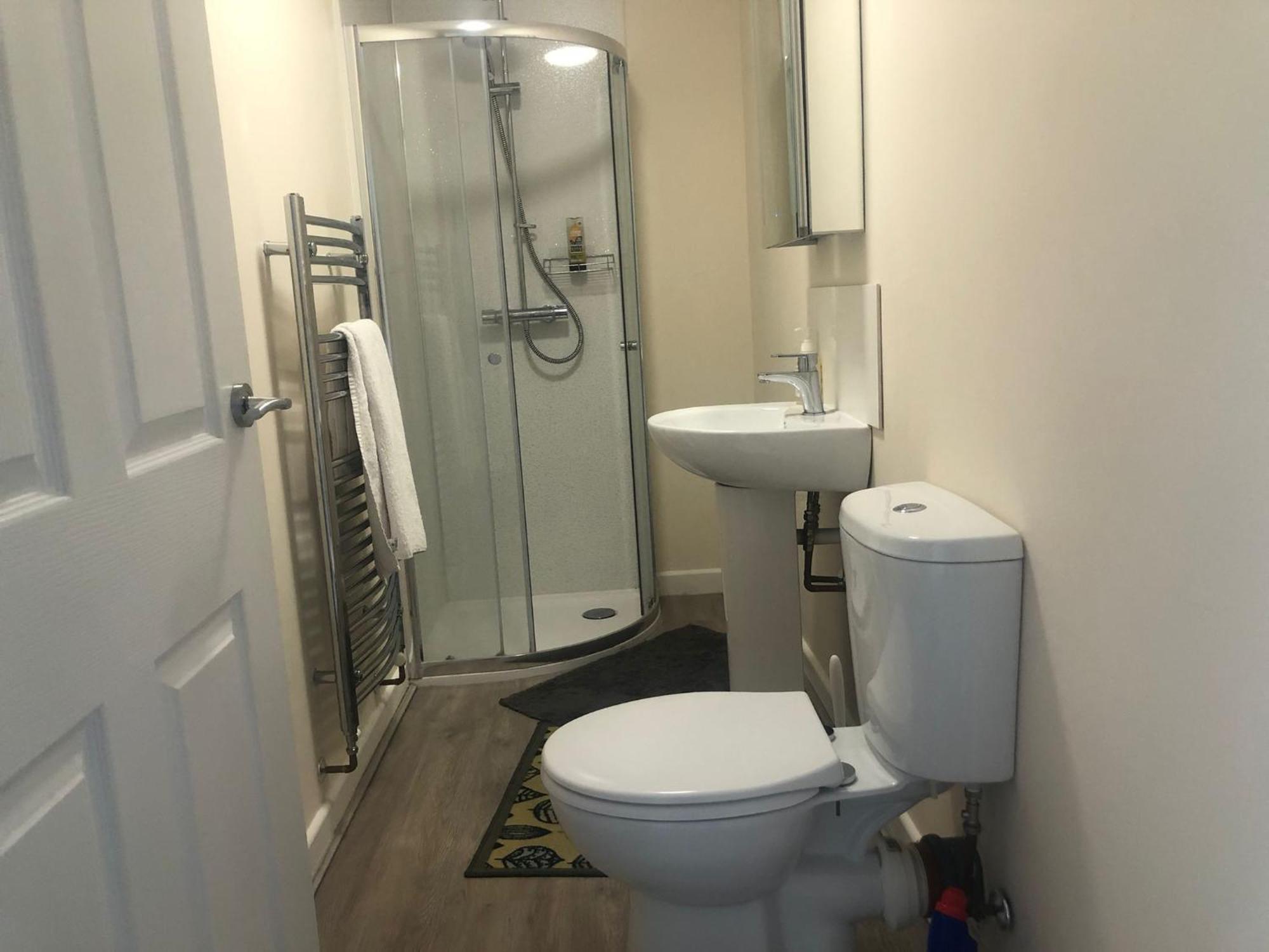 Entire Guest Suite With Gated Property Broad Blunsdon Экстерьер фото